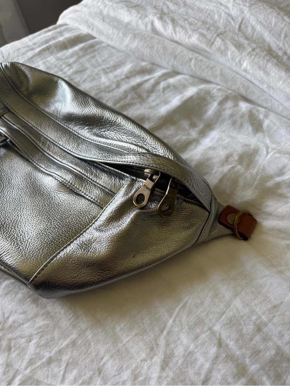 Parker Thatch Cross Your Heart Stardust Sling Crossbody Bag - Picture 4 of 7